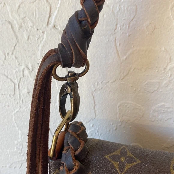 🎉 HOST PICK‼️ GORGEOUS AUTHENTIC LOUIS VUITTON REVAMPED CROSSBODY BAG‼️ - Picture 6 of 16